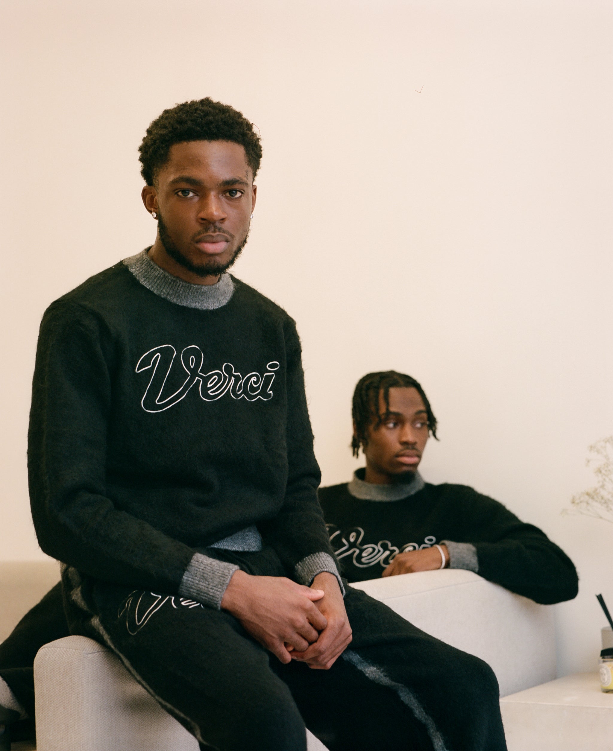 VERCI NOIR X GRAY SWEATER