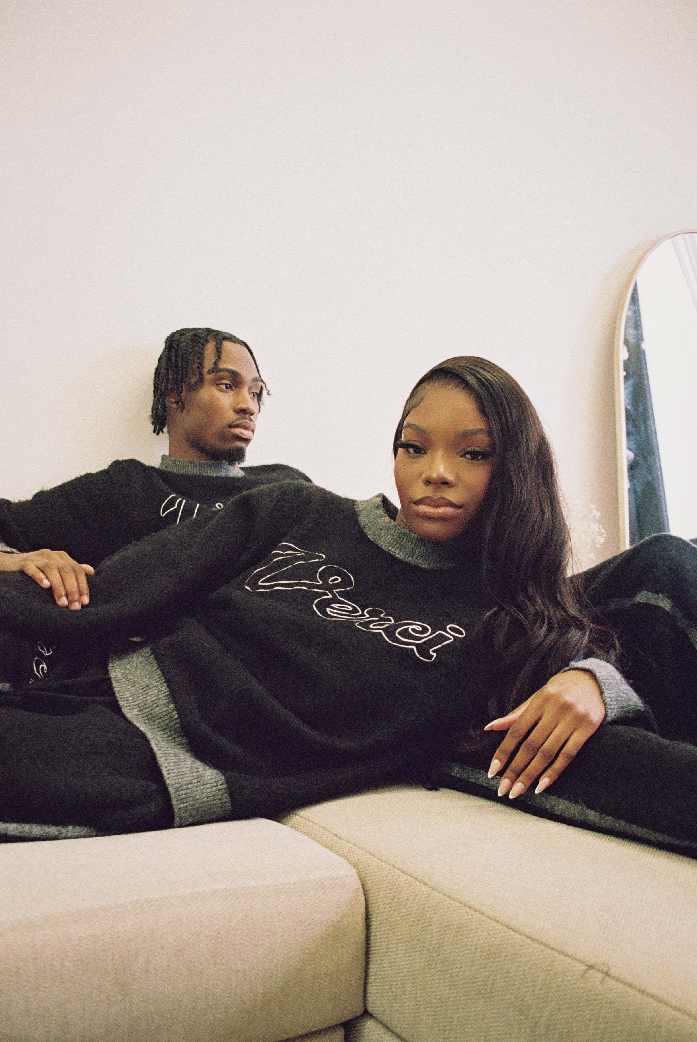 VERCI NOIR X GRAY SWEATER